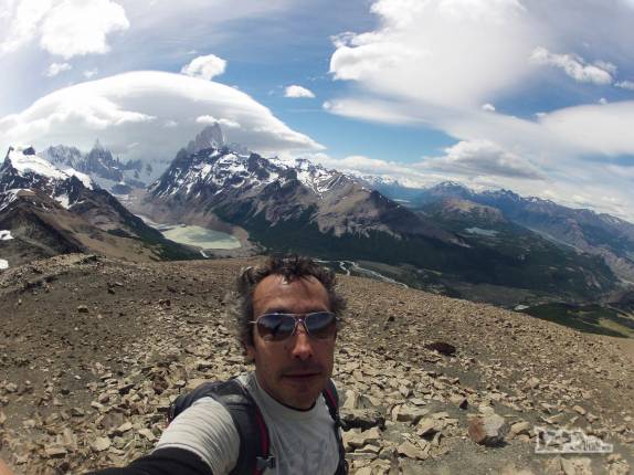 Chegando ao cume da Loma del Pliegue Tumbado, no Parque Ncional Los Glaciares, em el Chaltén, na Argentina